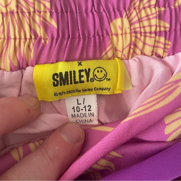 Unique Vintage x Smiley Pink Floral Smiley Faced Belted Shorts- Size Large- NWT - Picture 7 of 10